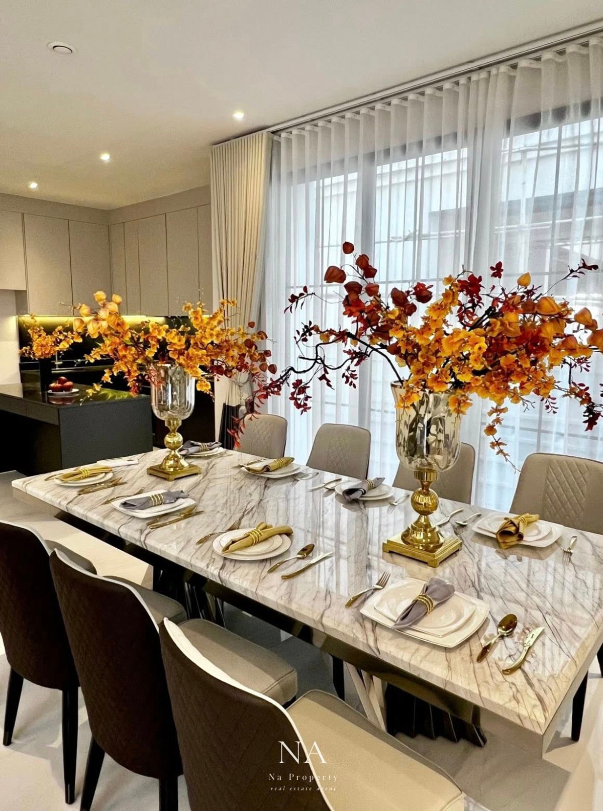 บ้านพัฒนาการ ศรีนครินทร์ : House for rent: Malton Gates new Krungthep Kreetha, 250,000 THB. 5 bedrooms, 6 bathrooms, 544 sq m usable area, 107.7 sq wah land area. Near Rama 9, Pattanakarn, Suan Luang, Srinakarin, Bang Na, Suvarnabhumi Airport, Ramkhamhaeng, Ploenchit, Sukhumvit.