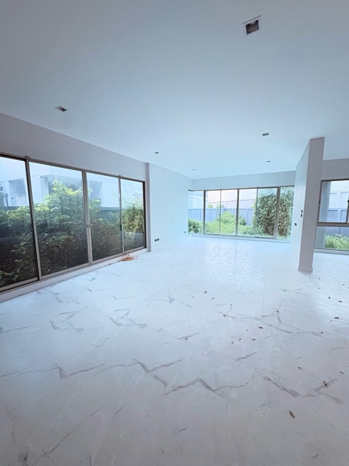 For SaleHouseSeri Thai, Ramkhamhaeng Nida : 📌Bangkok Signature house for sale, Serithai corner plot, special price, much lower than cost.