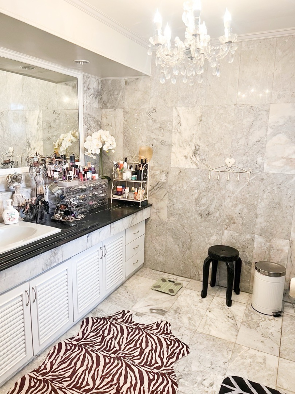 For SaleHouseSukhumvit, Asoke, Thonglor : 2-story detached house, prime location, Sukhumvit 103, large house, wide area, complete functions, with lawn and usable area around the house. Suitable for large families, convenient travel, close to the BTS and many large department stores.