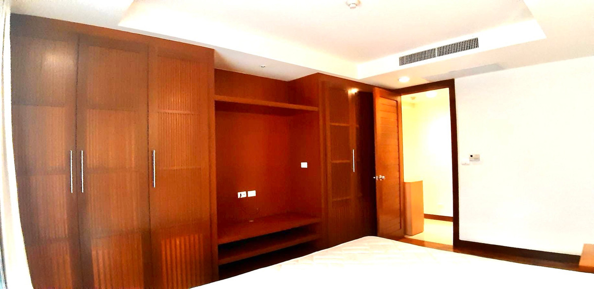 ให้เช่าคอนโดสาทร นราธิวาส : ให้เช่า คอนโด 3 ห้องนอน 200 ตร.ม.  Pet Friendly  ใกล้ BTS ช่องนนทรี  