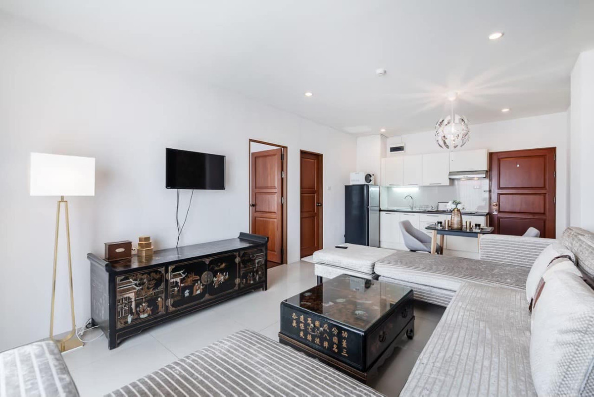 For RentCondoRatchadapisek, Huaikwang, Suttisan : For rent Baan Klang Krung Resort, prime location in Ratchada! Big room 63.5 sq m., near MRT Huai Khwang, only 17,900/month.