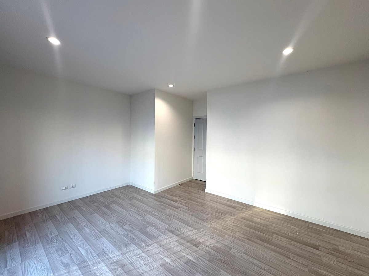 For SaleTownhomePattanakan, Srinakarin : 3-Storey Townhome for Sale – Patio Srinakarin-Rama9 Newly renovated and ready to move in, only 4.25 Million