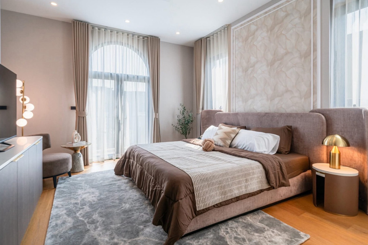 HousePattanakan, Srinakarin : For sale/rent 
CINQ ROYAL KRUNGTHEP KREETHA
New house, never lived in.