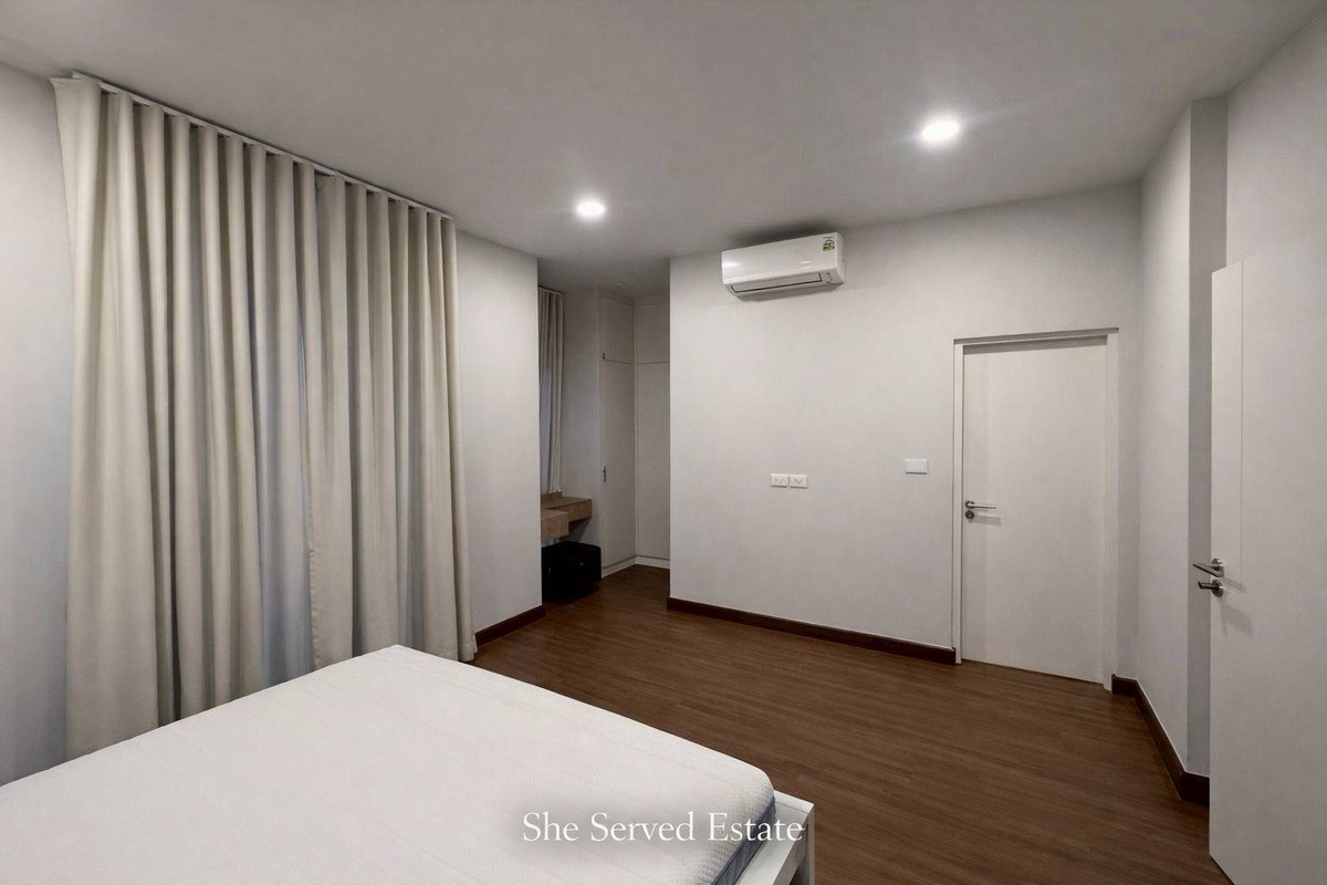 ให้เช่าบ้านบางนา แบริ่ง ลาซาล : ให้เช่า ◈ The City Bangna 3 ◈  บ้านเดี่ยว 2 ชั้น 4 ห้องนอน 5 ห้องน้ำ 1 ห้องนั่งเล่น 1 ห้องทานข้าว 1 ห้องแม่บ้าน 3 ที่จอดรถ (ไม่ต้องซ้อนคัน) • พื้นที่ใช้สอย 326 ตร.ม. | ที่ดิน 68 ตร.ว. • บ้านหันหน้าทิศเหนือ แดดไม่ร้อน