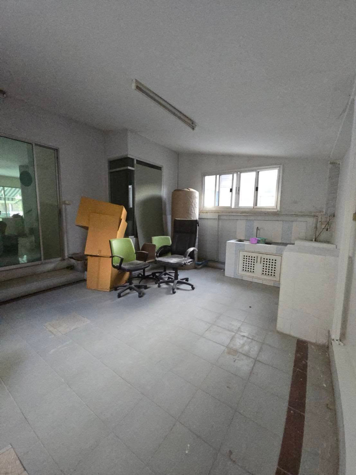 ขายทาวน์โฮมโชคชัย4 ลาดพร้าว71 : หลังมุม 26.7ตรว 6นอน5น้ำ2จอด ทาวน์โฮม 4 ชั้น บ้านกลางเมือง เออร์บาเนี่ยน ลาดพร้าว 71 