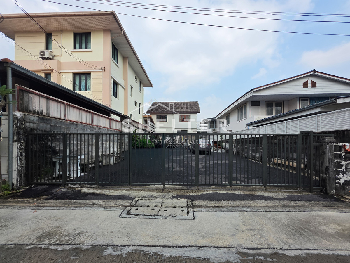 ขายที่ดินรามคำแหง หัวหมาก : ที่ดินเปล่า ถมแล้ว 46 ตร.ว. ใกล้แหล่ง Community ล้อมรอบโรงเรียบนานาชาติ  พร้อมเชื่อมต่อทางด่วนภายใน 10 นาที