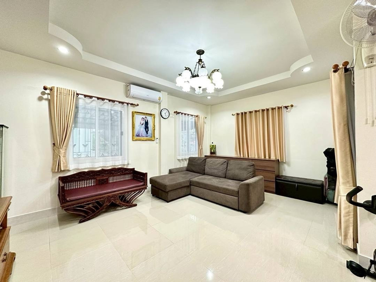 For SaleHousePattaya, Bangsaen, Chonburi : Single house for sale Two houses in the same area Near Jomtien Beach, Pattaya, 200 sq m, 5 bedrooms, 4 bathrooms