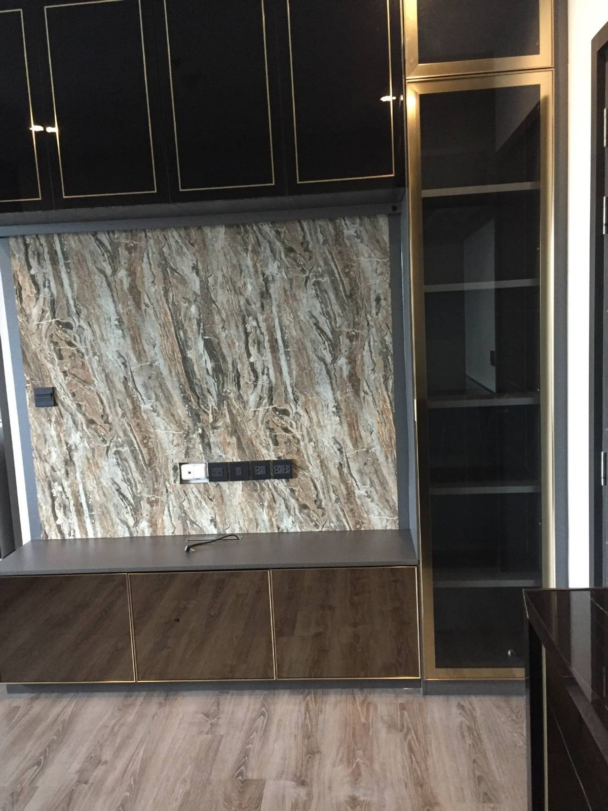 ขายคอนโดปิ่นเกล้า จรัญสนิทวงศ์ : ขาย 𝐔𝐫𝐛𝐚𝐧𝐨 𝐑𝐚𝐣𝐚𝐯𝐢𝐭𝐡𝐢 (เออร์บาโน่ ราชวิถี) ชั้น21 ราคาดี 3.1 ลบ. (ผ่อนตรงกับเจ้าของได้ 1ปี) ห่างจาก MRT สิรินธร 100 เมตร  (31 Sq.m. 1BR & 1Bath) --- Agent Top 084-8751655