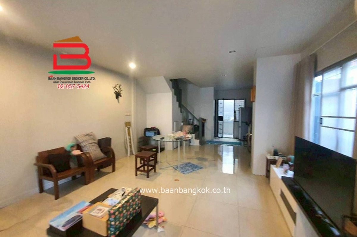 ขายทาวน์โฮมนวมินทร์ รามอินทรา : ทาวน์เฮาส์ หมู่บ้าน เค.ซี.รามอินทรา 6 (พระยาสุเรนทร์ 45) เนื้อที่ 24 ตรว. (ใกล้วัดพระยาสุเรนทร์) ถนนพระยาสุเรนทร์ แขวงสามวาตะวันตก เขตคลองสามวา