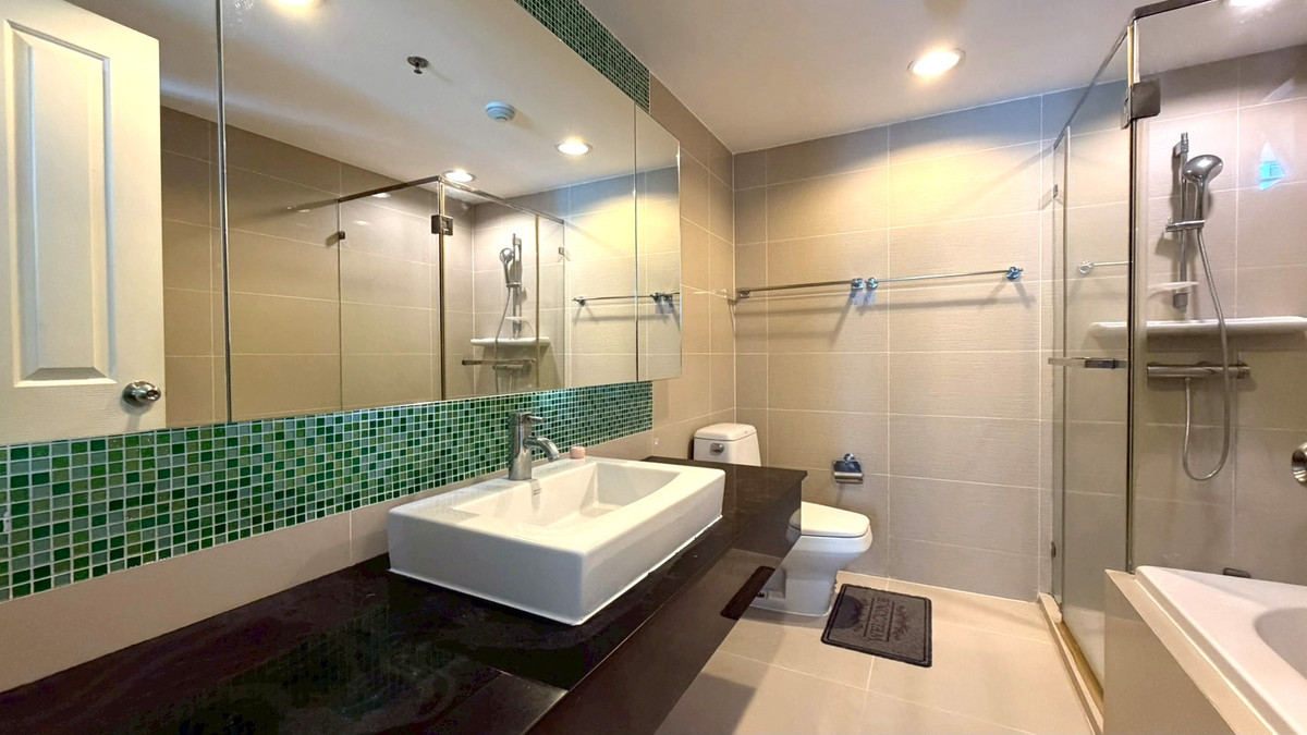 For RentCondoRama9, Petchburi, RCA : ✨ Big room, Rare Item! 3 bedrooms in the heart of Rama 9 | Live seriously, live life to the fullest ✨