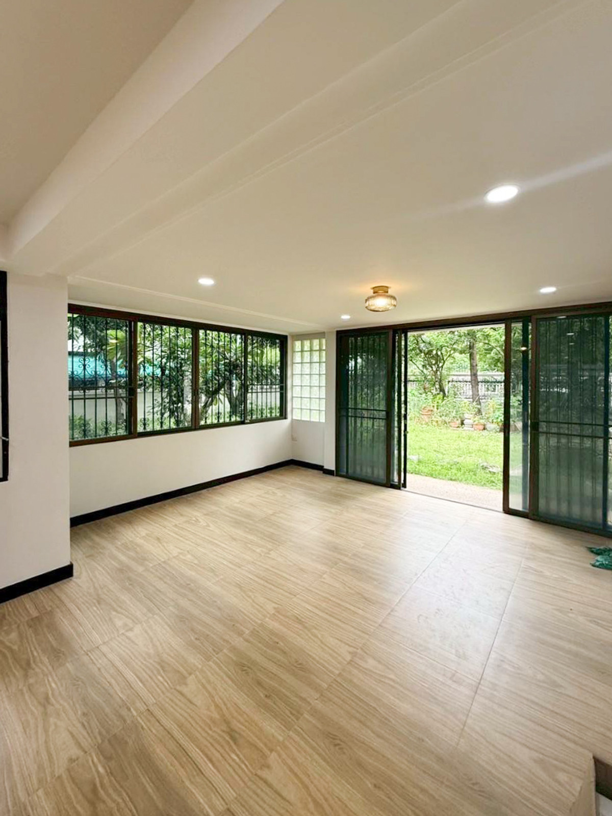 ขายบ้านรามคำแหง หัวหมาก : บ้านเดี่ยวขายพร้อมผู้เช่า ใกล้รถไฟฟ้า YL แยกลำสาลี ทะลุได้ทั้ง กรุงเทพกรีฑา - รามคำแหง - ลาดพร้าว 