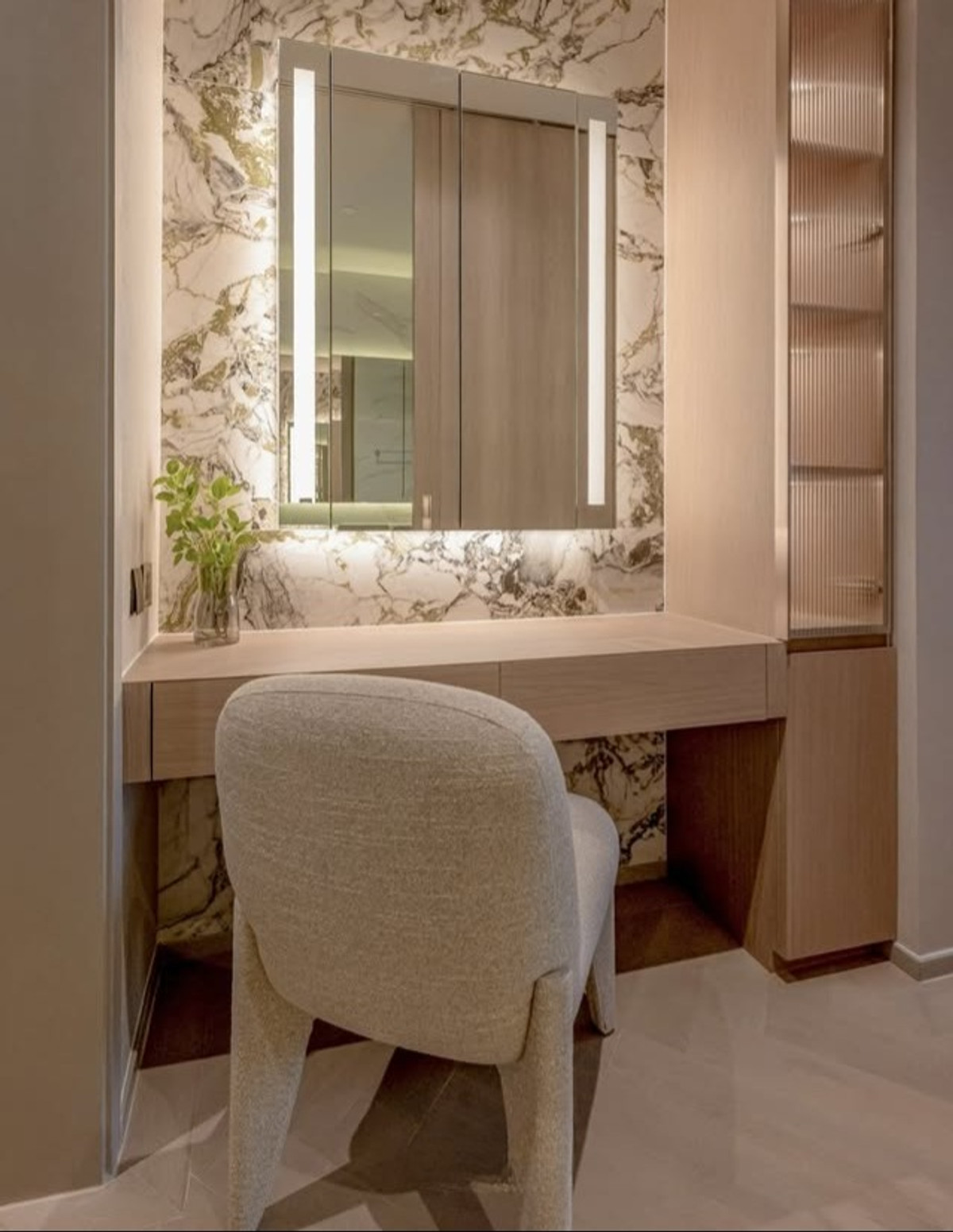 For RentCondoSathorn, Narathiwat : Super luxury condo for rent near BTS Chong Nonsi ✨The Reserve Sathorn ✨ near leading office buildings in the CBD zone Sathorn-Silom-Rama 4.