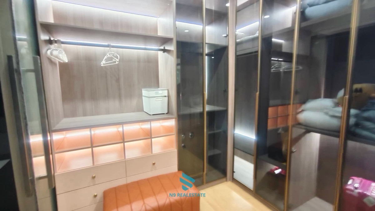 ขายบ้านเลียบทางด่วนรามอินทรา : (ขาดทุน10ล้าน) The glamor บ้าน+สระว่ายน้ำแต่งสวยเฟอร์ครบ พร้อมอยู่ ห่างเอกมัย 10 นาที 