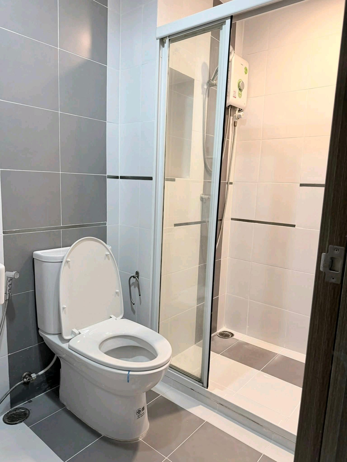 For RentCondoOnnut, Udomsuk : 🌿🚆 Condo, good location, near BTS On Nut, convenient travel, close to lifestyle area T77, complete in one place.