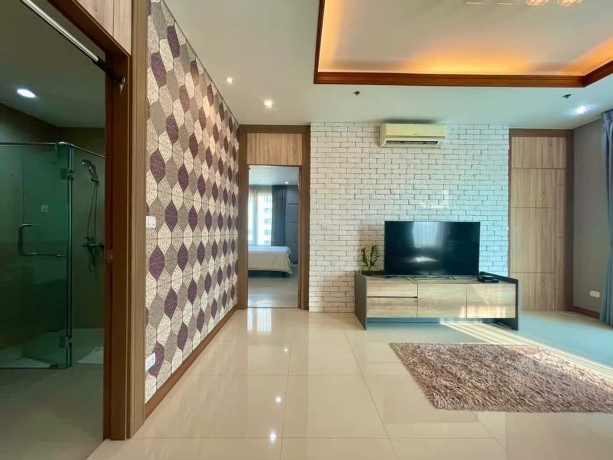 For SaleCondoRama9, Petchburi, RCA : Large condo room on high floor City view on Sukhumvit side, no buildings blocking it, location in Asoke - Phetchaburi, near MRT, just a few minutes walk. Suitable for own living or investment or rental to foreigners in the CBD zone.