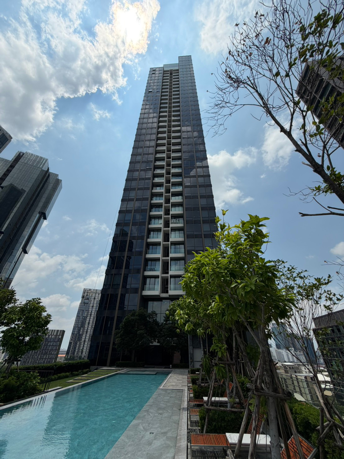 ให้เช่าคอนโดสุขุมวิท อโศก ทองหล่อ : ให้เช่า The Esse Sukhumvit 36 ห้อง 2 นอน 72 ตร.ม. ใกล้ BTS ทองหล่อ 100 ม. พร้อมอยู่ เฟอร์ครบ คอนโดหรู 