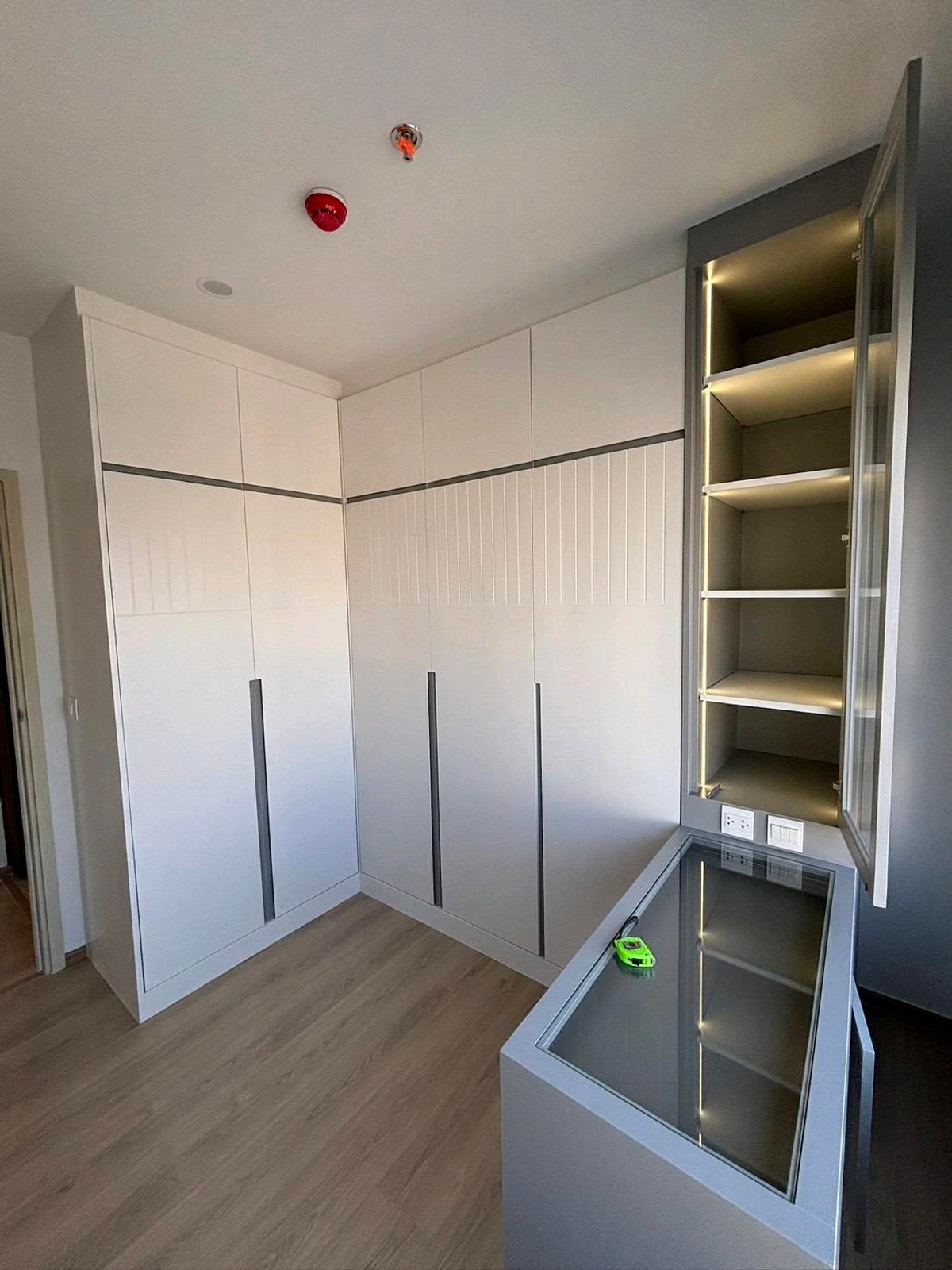 ขายคอนโดคลองเตย กล้วยน้ำไท : 2 ห้องนอน คอนโดหรู ไลฟ์ อโศก พระราม4  Call: 083-966-3665