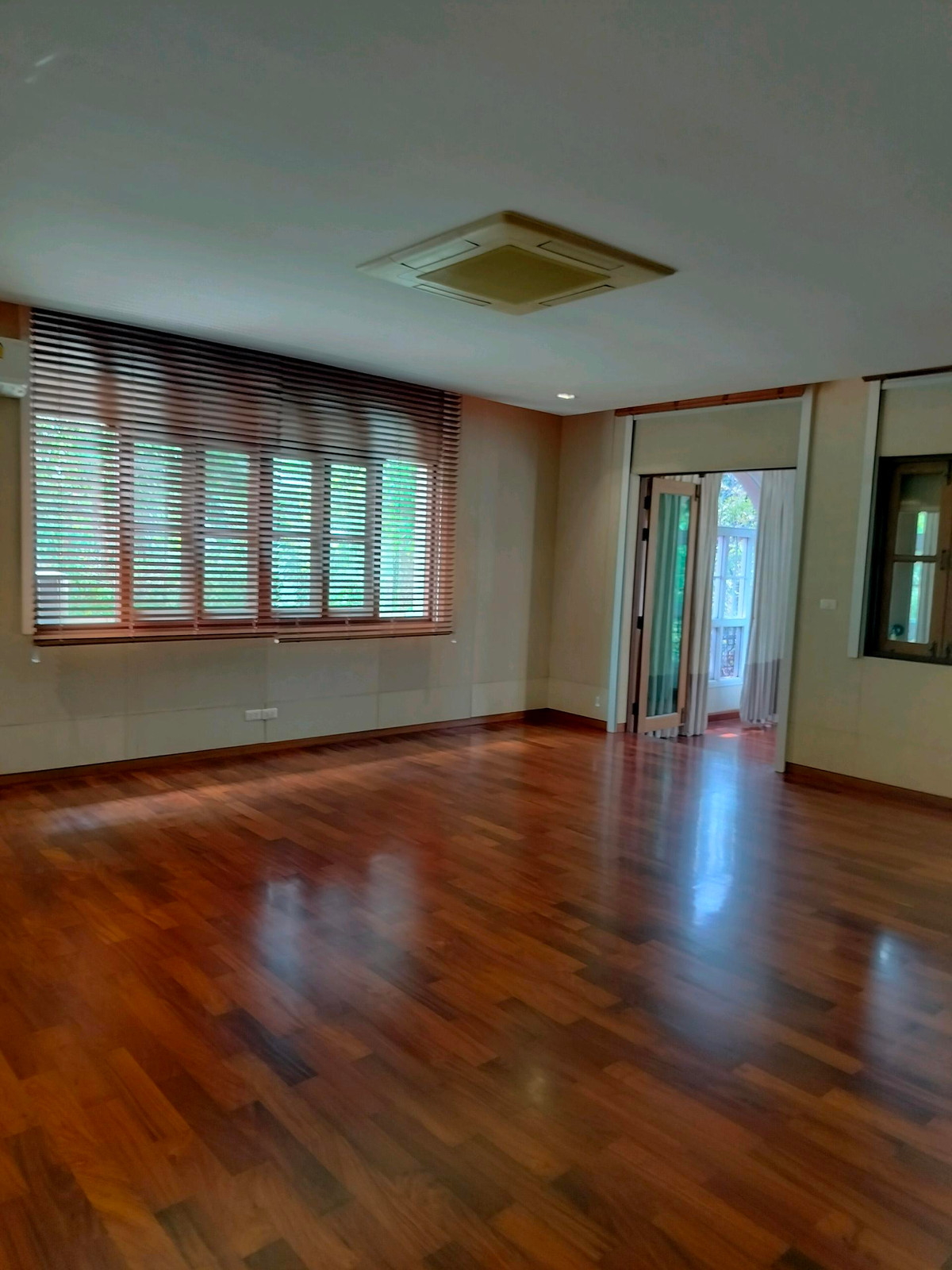 For RentHouseBangna, Bearing, Lasalle : Urgent Rent 4 Bedrooms private pool villa near Bangkok Patana school Call: 083-966-3665