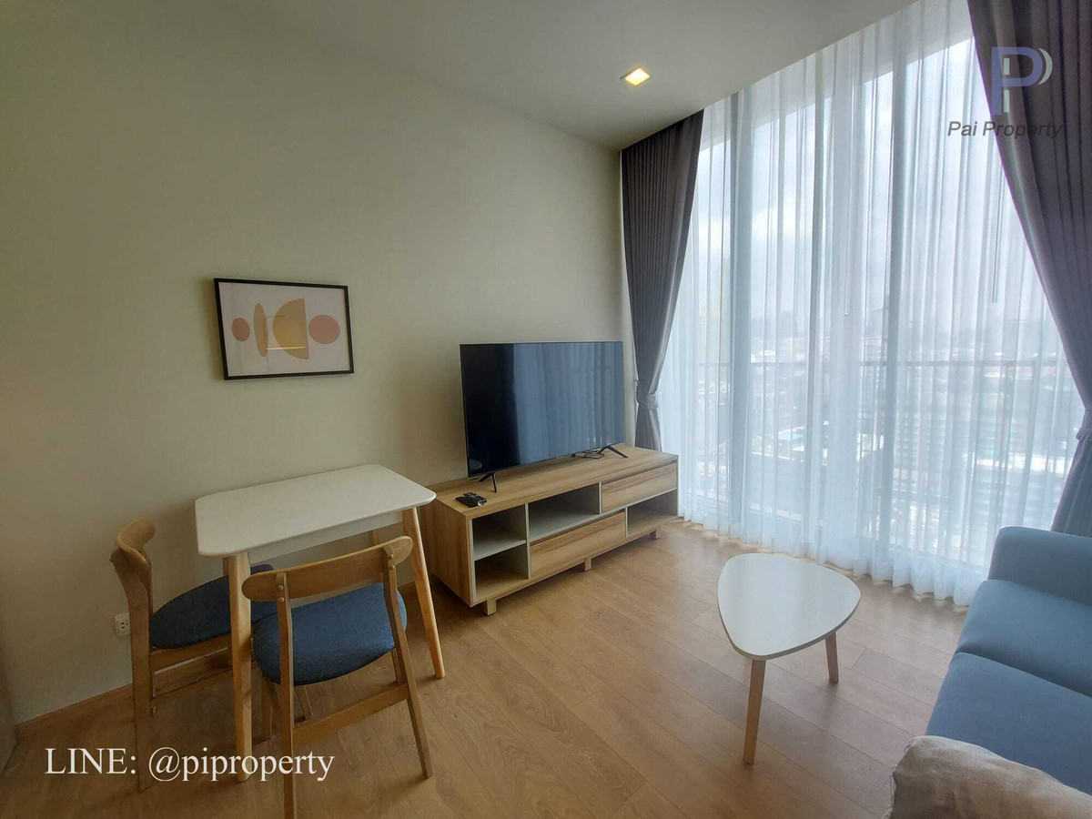For RentCondoSukhumvit, Asoke, Thonglor : Fully furnished 1 Bedroom unit for rent in Phrom Phong. High floor with a unblocked view. Noble Around Sukhumvit 33.