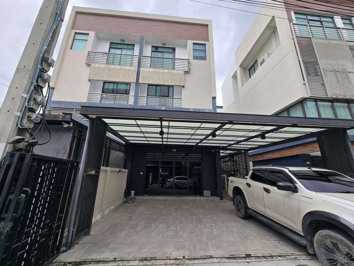 For RentTownhomeKaset Nawamin,Ladplakao : District Ekkamai - Ramintra / 3.5-Storey (FOR RENT) MNT043