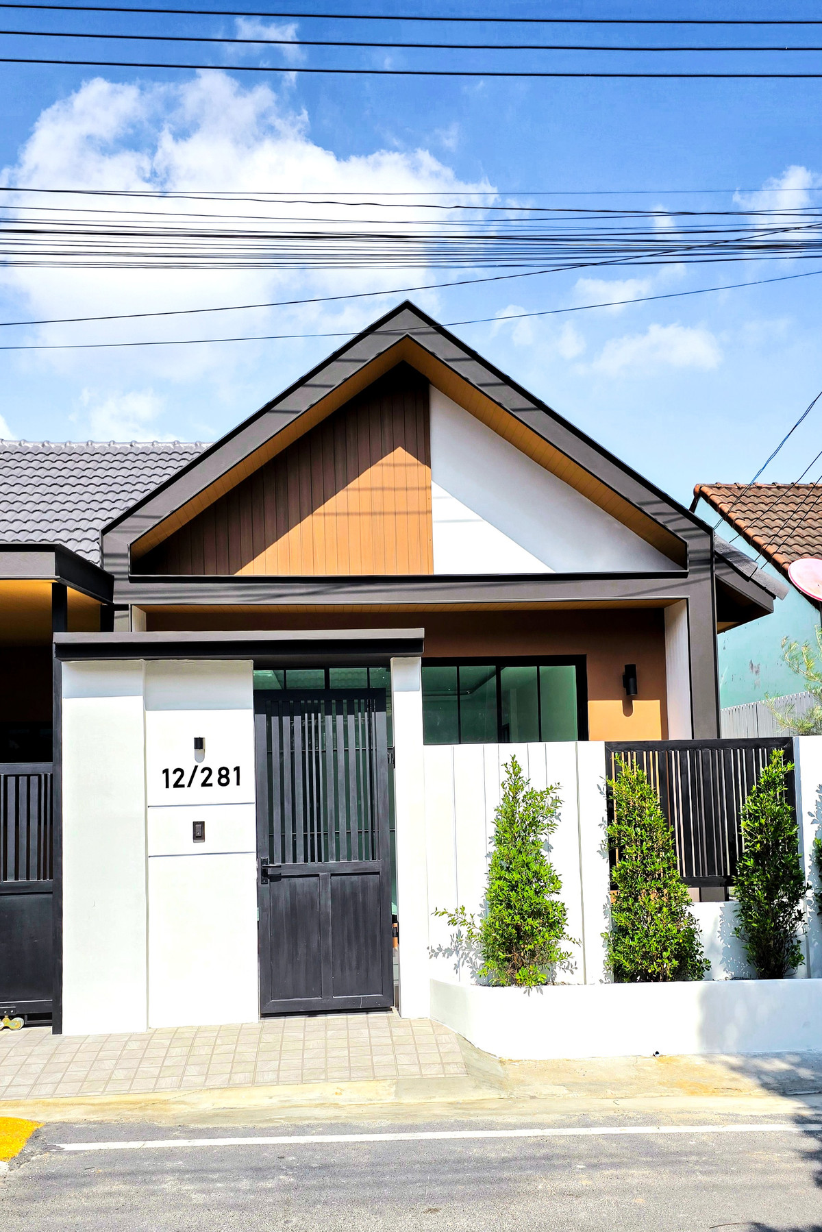 ขายภูเก็ต : หลุดจอง บ้านรีโนเวทใหม่ สวยมาก หิ้วกระเป๋า เข้าอยู่ได้เลย หมู่บ้านธินวุฒิ 3 ถนน ขวาง วิชิต-ฉลอง