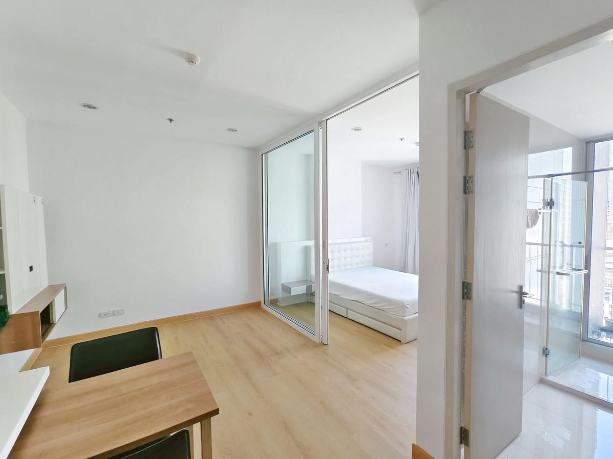 For RentCondoRattanathibet, Sanambinna : For rent: The Hotel Service, quiet condo, sufficient parking, near MRT Ba Kraso.