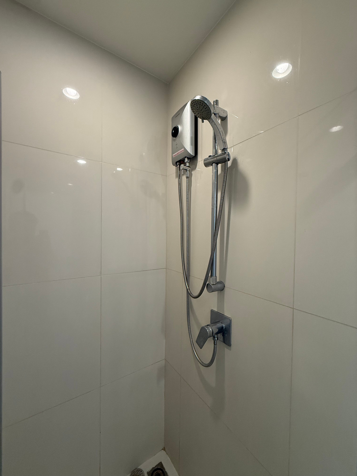 For RentCondoPinklao, Charansanitwong : Condo for rent, New Noble Fai Chai, beautiful room exactly as described, next to MRT Fai Chai.