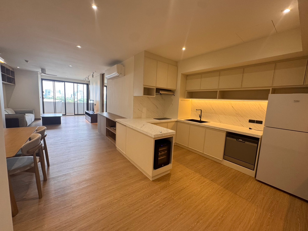 For RentCondoSukhumvit, Asoke, Thonglor : Condo for rent Lake Avenue Large room Newly renovated Fully furnished. Ready to move in!