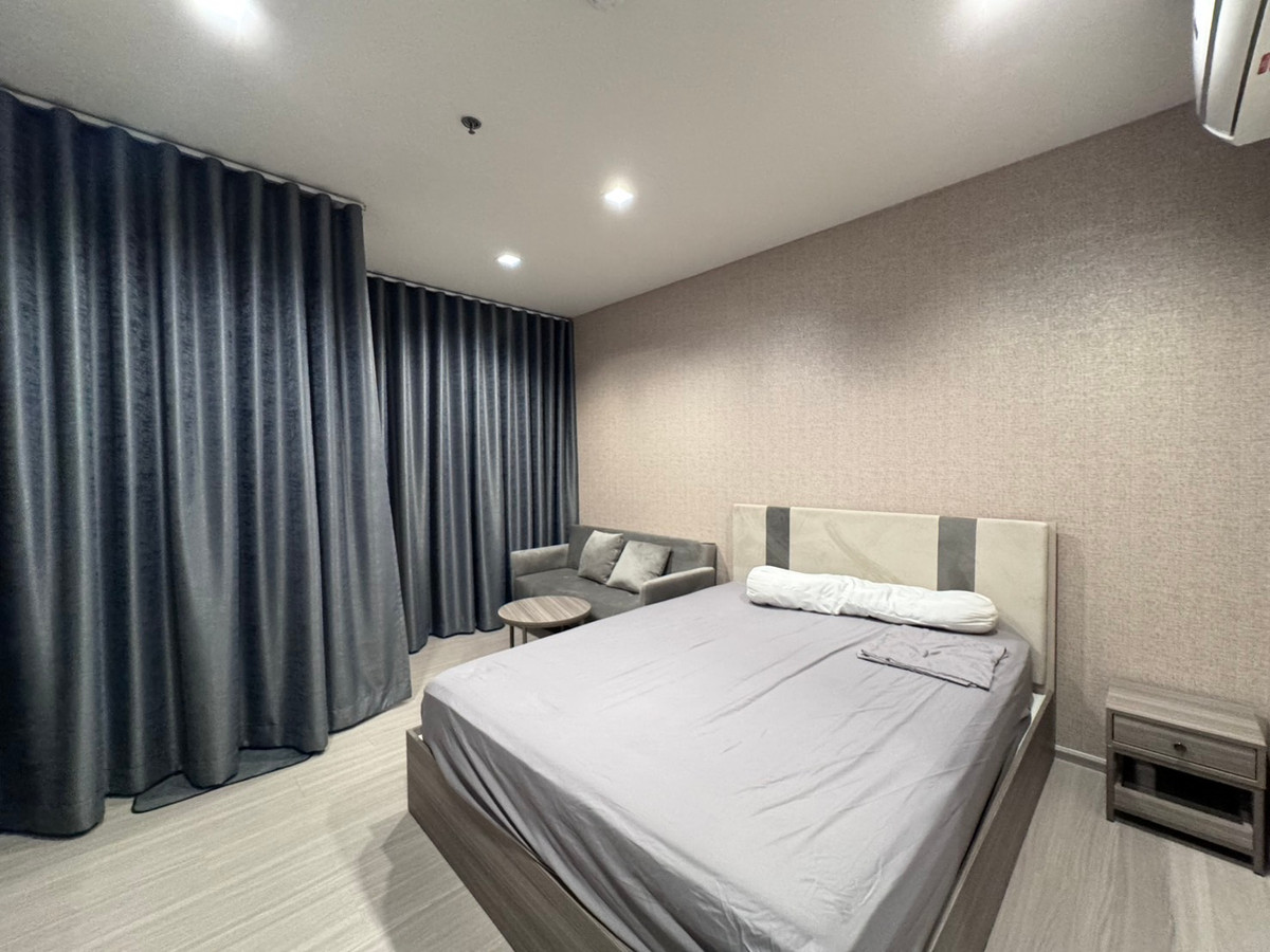 For RentCondoThaphra, Talat Phlu, Wutthakat : Life Sathorn Sierra condo near BTS Talat Phlu and MRT Tha Phra, very beautiful room, available and ready for rent.