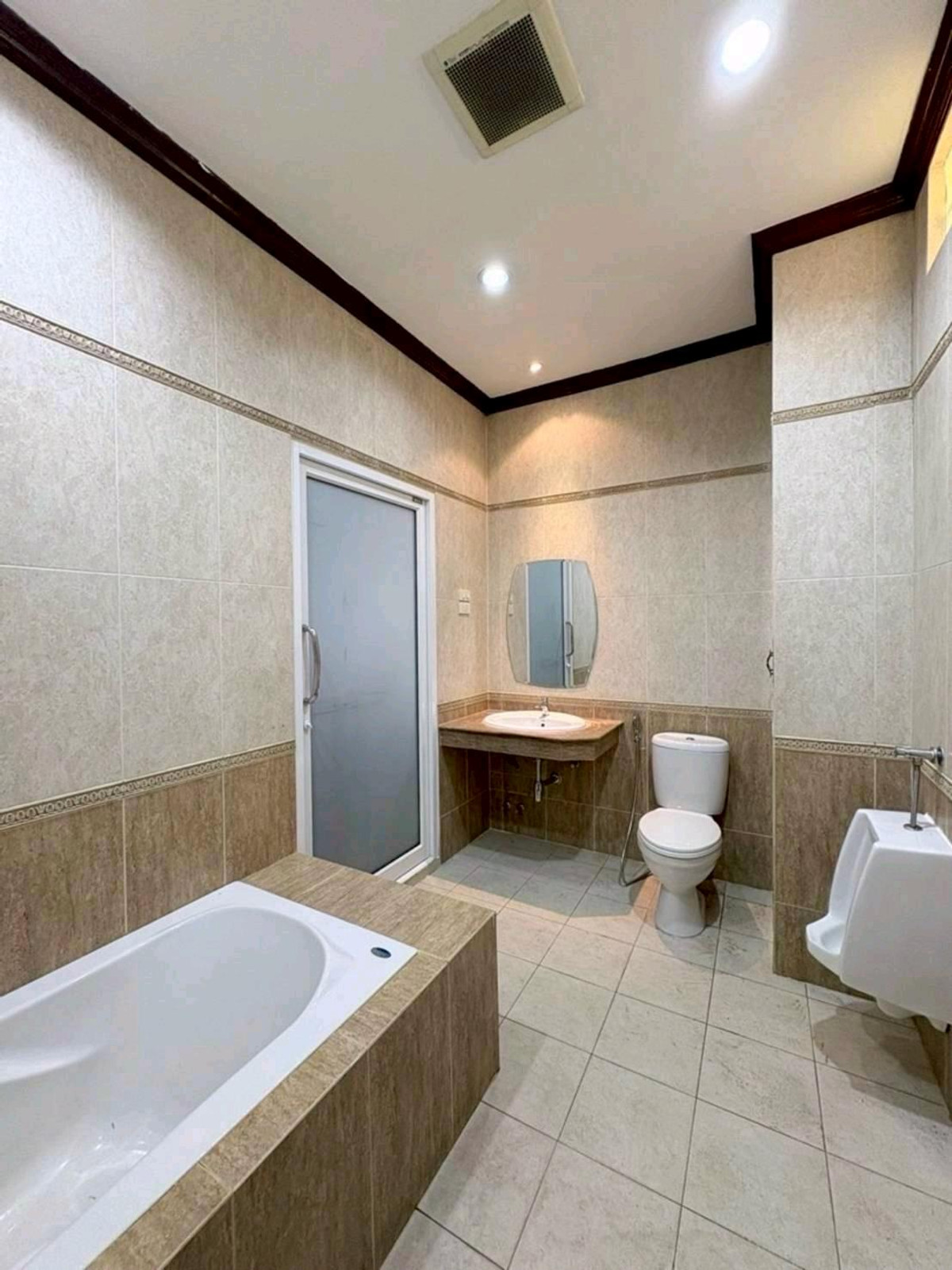 ให้เช่าโฮมออฟฟิศสยาม จุฬา สามย่าน : ให้เช่า/ขาย อาคารพาณิชย์บรรทัดทอง พระราม4 เยาวราช🎏🎋🎋出租/出售：位于耀华力路拉玛四路班塔通路的商业楼宇。