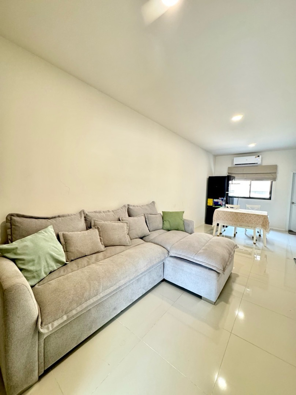 ทาวน์โฮมบางนา แบริ่ง ลาซาล : 🏡 เช่า / ขาย ทาวน์โฮม Altitude Kraf บางนา กม.5 ✨ Pet Friendly — เลี้ยงสัตว์ได้
3ล้านบาท • 2 ห้องนอน | 2 ห้องน้ำ
