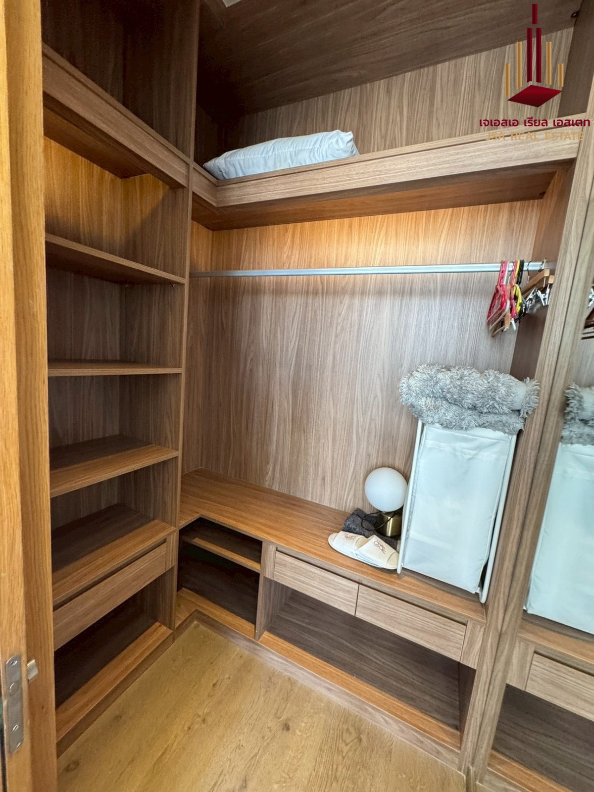 For SaleCondoSukhumvit, Asoke, Thonglor : ✨ For Sale: Park Origin Phrom Phong Condo ✨ 💰 Only 4,990,000 THB