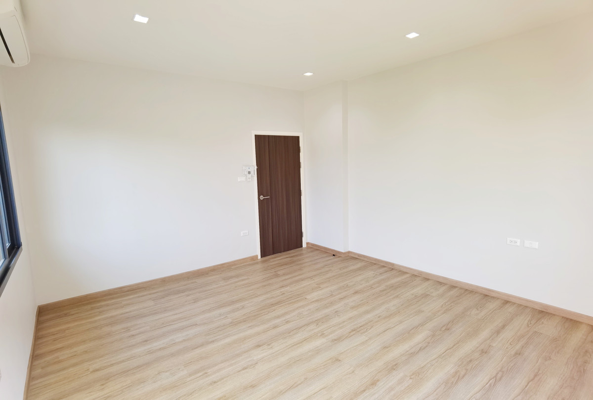 ขายบ้านนนทบุรี บางใหญ่ บางบัวทอง : [ขายขาดทุน 3 ล้าน!] บ้านเดี่ยวหลังใหญ่ ซื่อตรง พรีเมี่ยม บางบัวทอง-340 สภาพมือหนึ่ง 106 ตร.ว. ใกล้เซ็นทรัลเวสต์เกต คุ้มที่สุดในย่าน! 