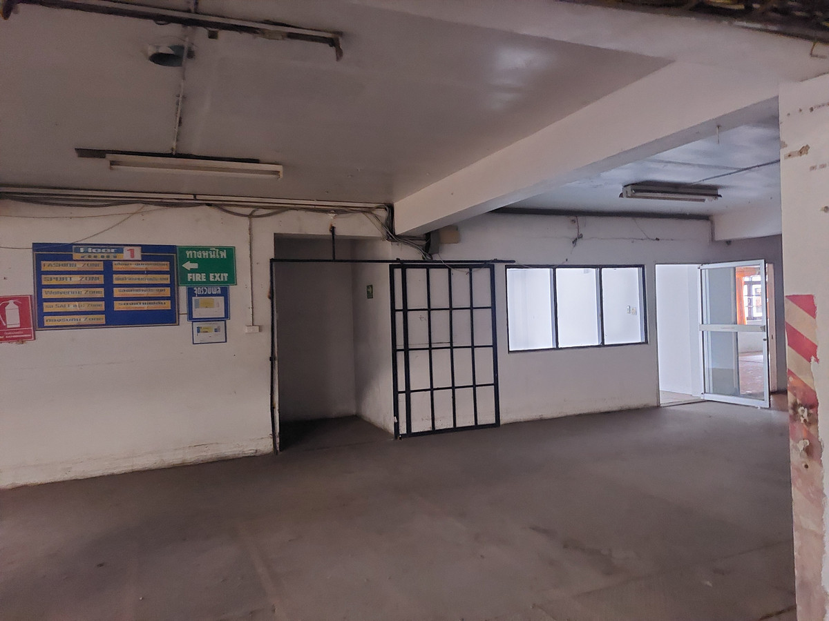For SaleFactorySathorn, Narathiwat : Warehouse for sale with office building and dormitory, good location in the heart of the city, Rama 3 - Charoenrat.