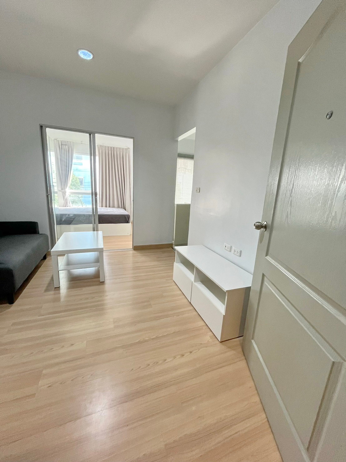 ให้เช่าคอนโดแจ้งวัฒนะ เมืองทอง : ให้เช่า The Kith ติวานนทร์  ใกล้ : รถไฟฟ้า MRT ส่วนต่อขยาย (สวยสีชมพู สถานีปากเกร็ด)