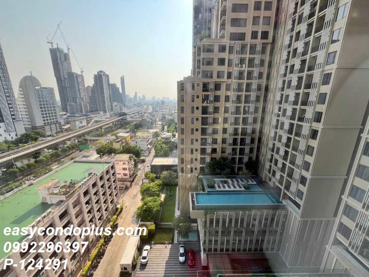 For RentCondoWongwianyai, Charoennakor : P-124291 Stunning 1 Bed at 98 Wireless Near BTS Wongwian Yai, 16,000 THB | Line Id: @easycondoplus | 099-229-6397