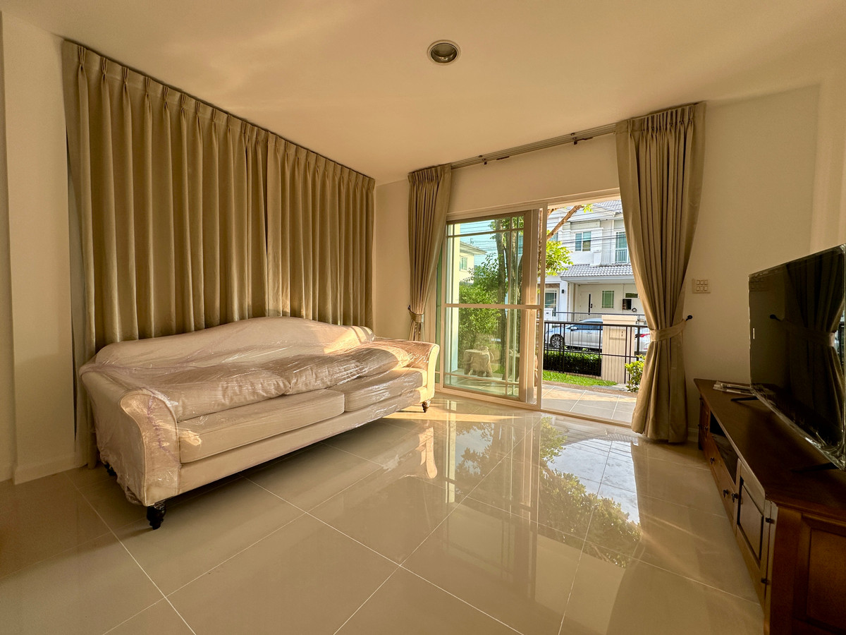 For RentHouseLadkrabang, Suwannaphum Airport : rent 2-story detached house for rent / 2-Storey Detached house, Manthana Village, On Nut - Wongwaen 3, Manthana Onnut - Wongwaen 3, rent 50,000 baht/month.