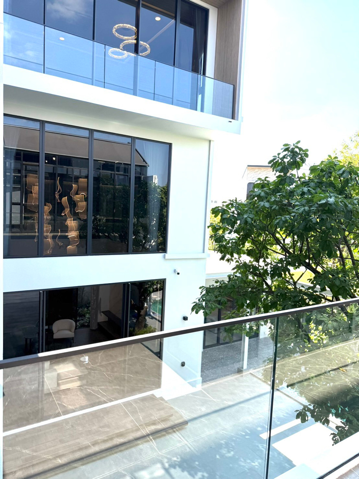 For SaleHousePattanakan, Srinakarin : House for sale VIVE New Krungthepkreetha has a private pool, private elevator, parking for 4 cars+