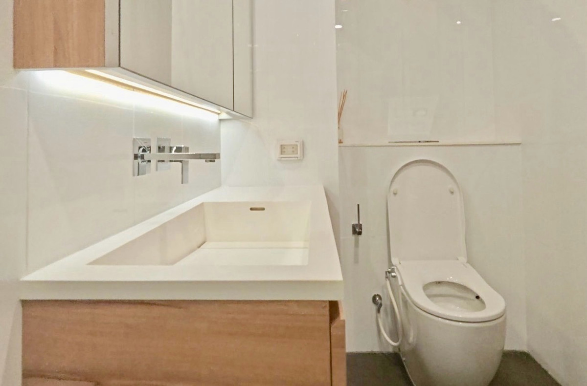 ให้เช่าคอนโดพระราม 9 เพชรบุรีตัดใหม่ RCA : ✨ Duplex หรู ใจกลางพระราม 9
แต่งครบ พร้อมอยู่ ฟีลโรงแรม 5 ดาว ✨

📍 Landmark @ MRTA พระราม 9
ทำเลศักยภาพ ใกล้ทุกไลฟ์สไตล์