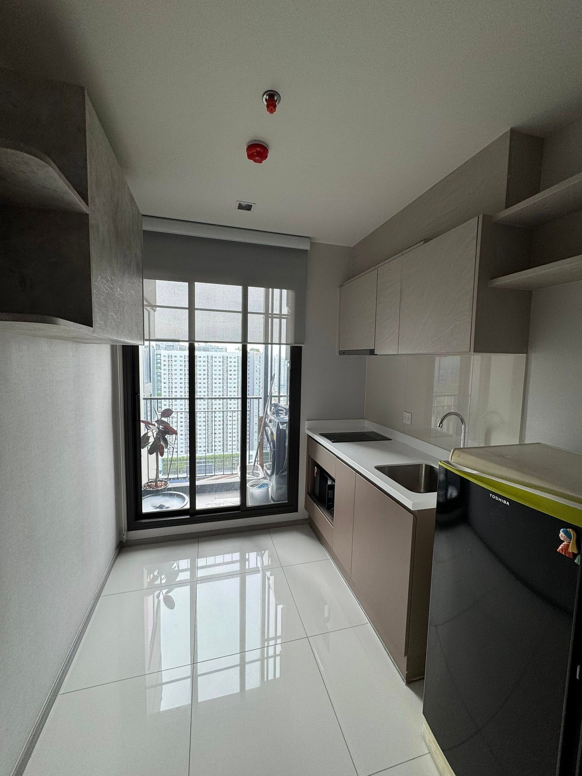 For RentCondoThaphra, Talat Phlu, Wutthakat : ⭐️ Life Sathorn Sierra ⭐️ 1 Bed 1 Bath, built-in furniture in the whole room, ready to move.