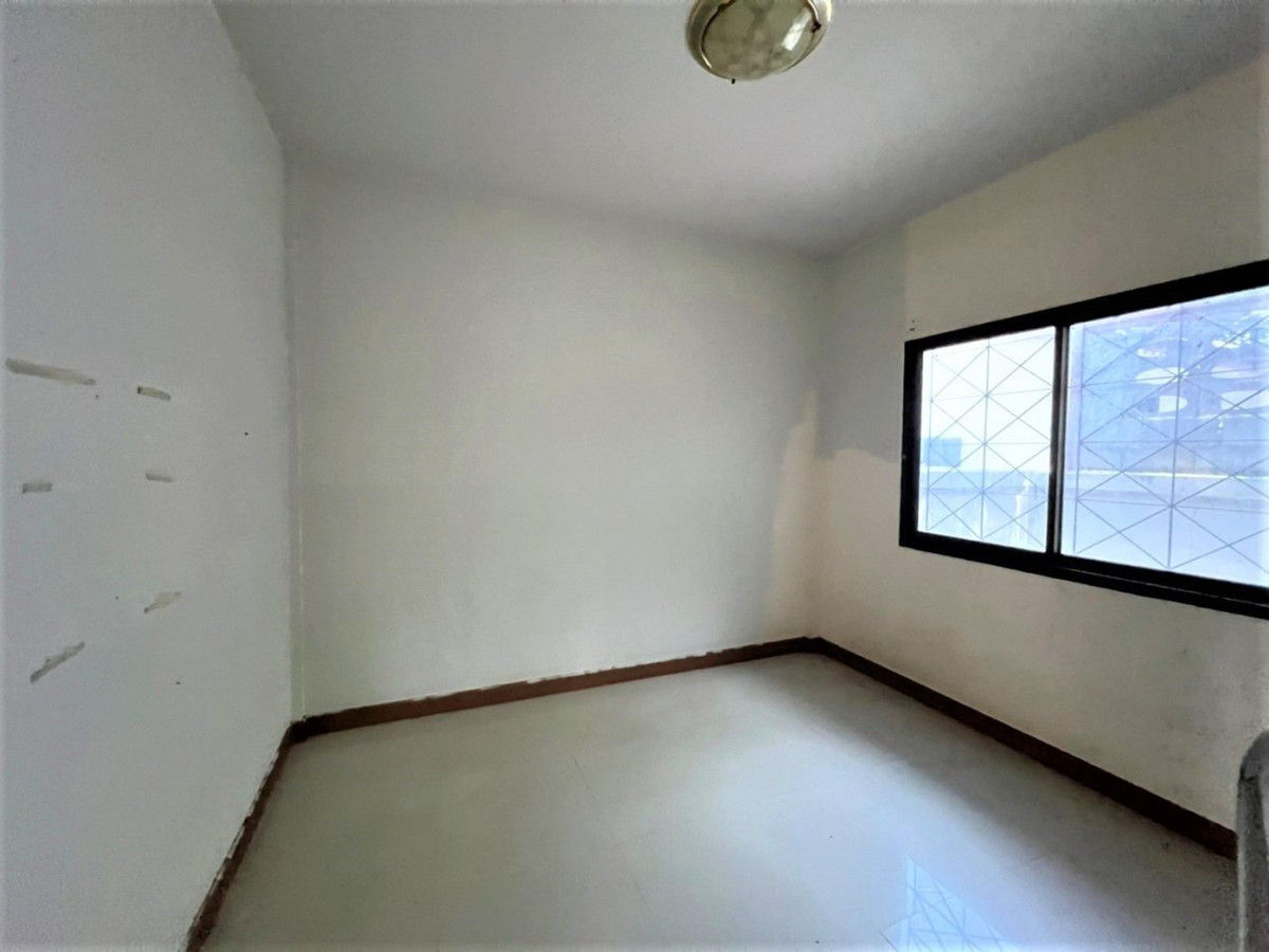 ขายทาวน์โฮมหัวหิน ประจวบคีรีขันธ์ : ขายทาวน์เฮ้าส์หมู่บ้านภูตะวัน  ทำเลถนนถนนหัวหิน-ห้วยมงคล(ทล.3218) ประจวบคีรีขันธ์  สภาพดี ราคาถูกมาก