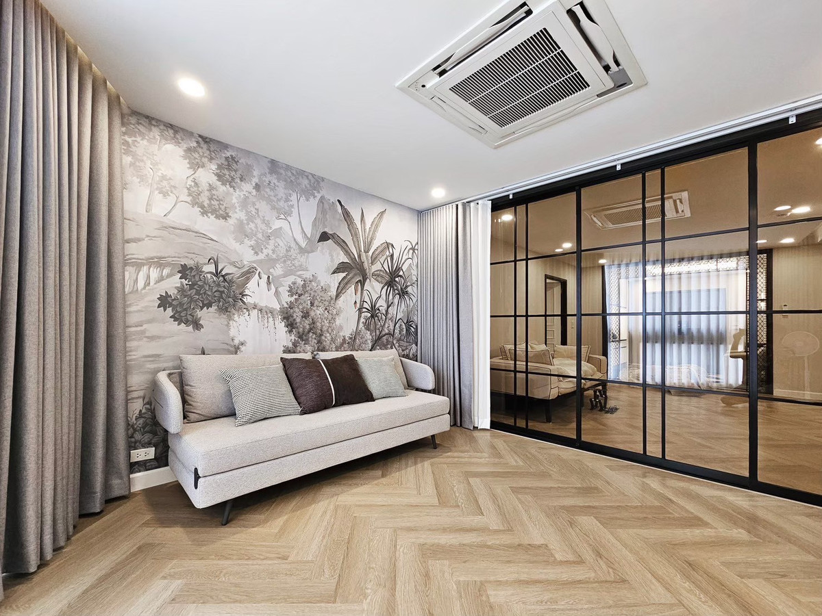 ขายคอนโดสุขุมวิท อโศก ทองหล่อ : SALE The President Park Sukhumvit 24,  Contact 062-496-6454