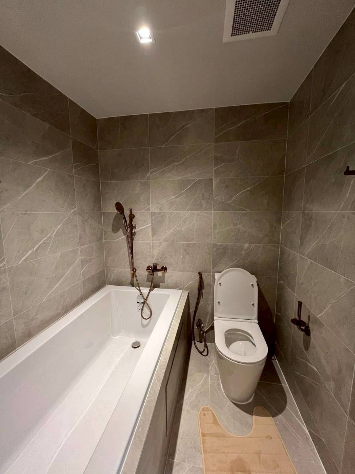 ให้เช่าคอนโดสุขุมวิท อโศก ทองหล่อ : ✅ CTTL112 ✅ Line : @p2nproperty