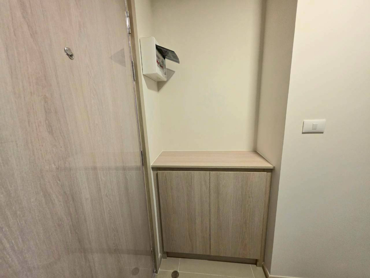 ให้เช่าคอนโดปทุมธานี รังสิต ธรรมศาสตร์ : ให้เช่า! ห้องใหม่ ไม่เคยมีผู้เช่า dcondo Shine รังสิต ✨ Rare Item ส่วนตัวสุดๆ ไม่มีห้องตรงข้าม เฟอร์-เครื่องใช้ไฟฟ้าครบ หิ้วกระเป๋าเข้าอยู่ได้เลย! 