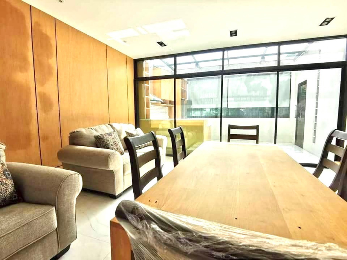 ให้เช่าโฮมออฟฟิศบางนา แบริ่ง ลาซาล : ให้เช่า Home office Bearing   อาคาร 4 ชั้น พื้นที่กว้าง 285 ตร.ม เฟอร์นิเจอร์ครบ มีที่จอดรถ  ทำเลดี เดินทางสะดวก  