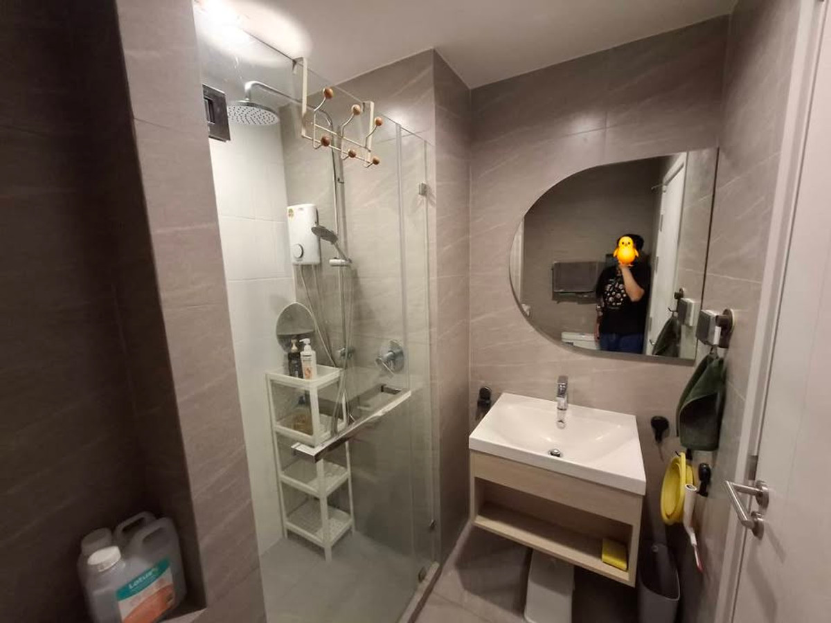 For RentCondoWongwianyai, Charoennakor : ⭐️ Reference Sathorn-Wongwianyai ⭐️ 1 bedroom, 1 bathroom, complete amenities.