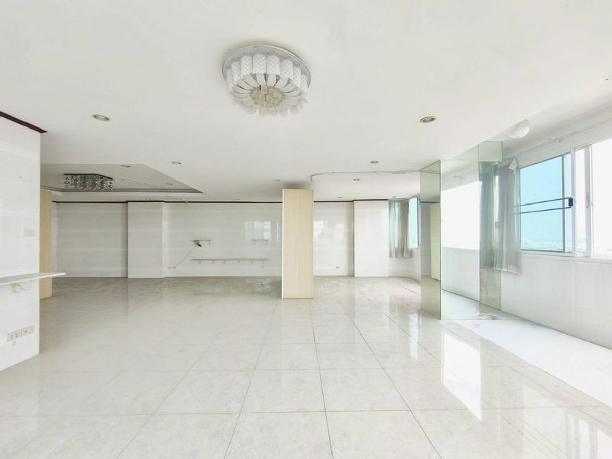 For SaleCondoPattanakan, Srinakarin : Condo for sale: The Trio Garden (The Trio Garden), corner room, near MRT Srinakarin 38, area 105 square meters, 2 bedrooms, 20th floor, Soi Srinakarin 38, Nong Bon Subdistrict, Prawet District, Bangkok