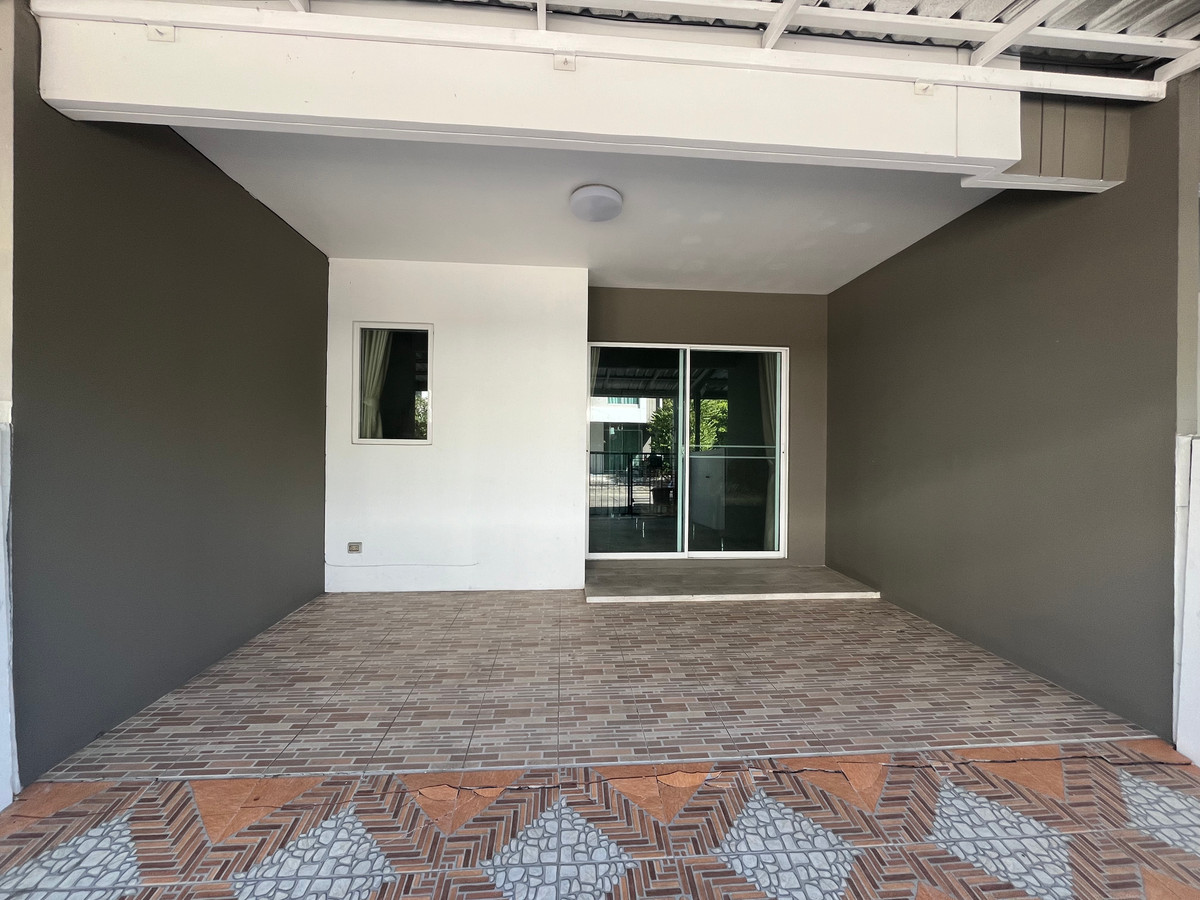 ขายทาวน์โฮมนวมินทร์ รามอินทรา : ขายทาวน์โฮม 2 ชั้น หมู่บ้านซิตี้เซนต์ พระยาสุเรนทร์ 30 เนื้อที่ 18.5 ตร.ว. สภาพดี พร้อมอยู่ เจ้าของขายเอง