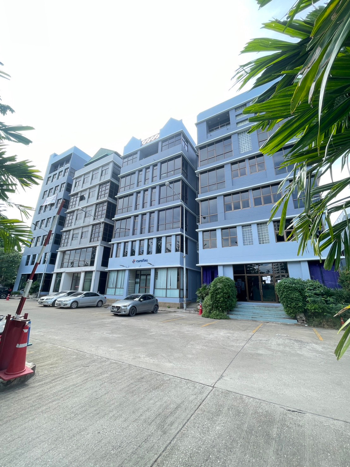 For RentShop HouseRama9, Petchburi, RCA : For rent, 6-story office building in the heart of the city, Rama 9, suitable for an office / warehouse / clinic.