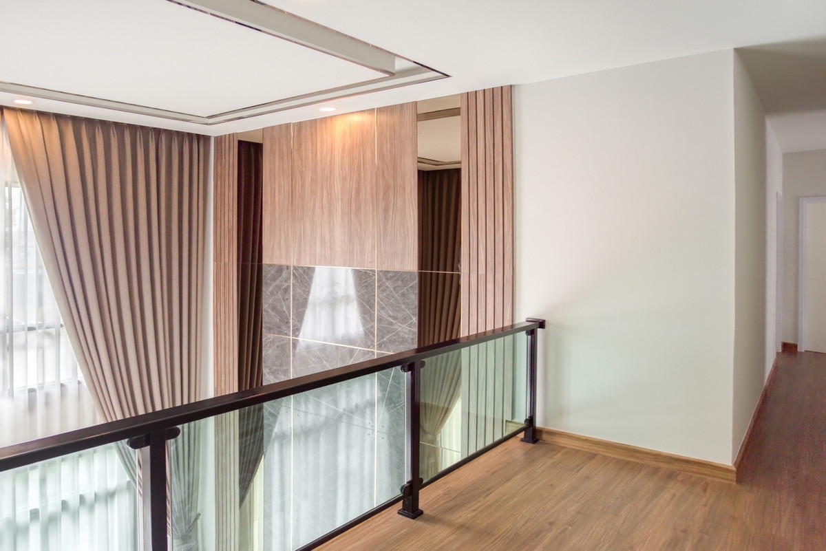 ขายบ้านสมุทรปราการ สำโรง : ขาย บ้านสวยบรรยากาศสวยน่าอยู่ ต่อเติมด้วยคุณภาพดี ทำเลดี โครงการดี อยู่หน้าสวนสวย+สนามเด็กเล่น ติดกับหอนาฬิกา Big Ben ถนนกว้าง เพื่อนบ้านดีซ้ายขวา ดีมาก เจอแบบนี้ ดีกว่าถูกหวย